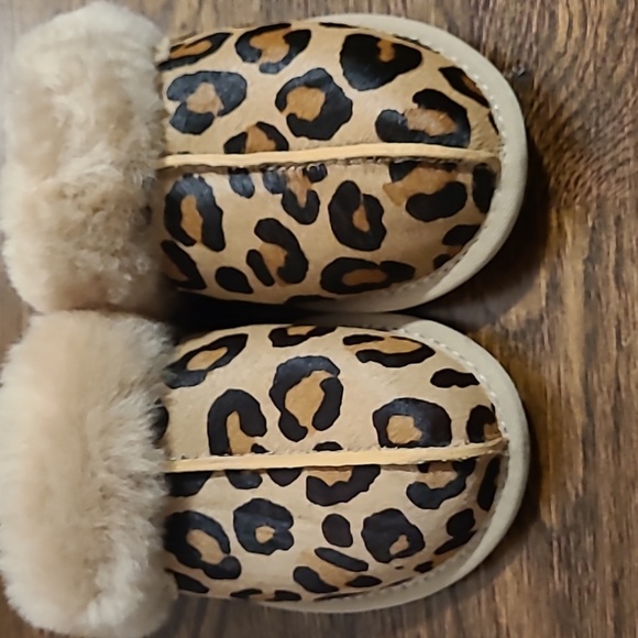 UGG scuffette ii slipper leopard, size 6 women's, new in box - Picture 4 of 11